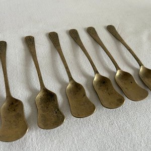 Juego de 6 Cucharitas Antiguas de Alpaca con Diseño Grabado - imagen 2