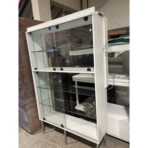 Lote siguiente: Vitrina Exhibidora Blanca MDF y Vidrio con 4 Puertas Corredizas