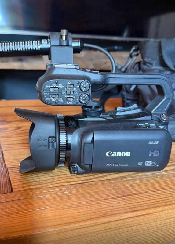 Lote anterior: Cámara de video profesional Canon XA25