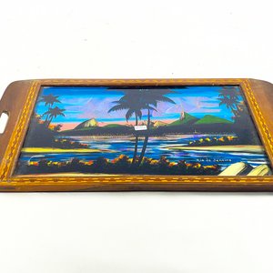 Lote siguiente: Bandeja Decorativa de Madera y Vidrio con Paisaje de Río de Janeiro