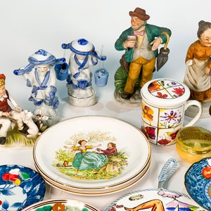 Lote de Adornos: Figuras de Porcelana, Máscaras, Elefantes, Jarras y Más - imagen 5