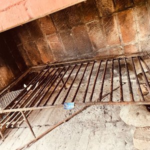 Lote siguiente: Parrilla y Quemador de Braza con Gancho