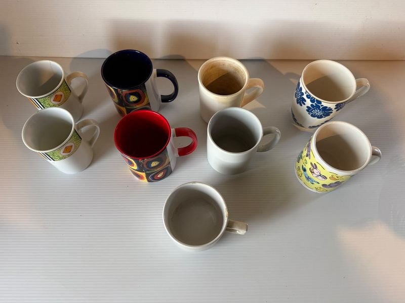 Lote de 9 Tazas con Diseños Variados