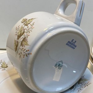 Lote Vajilla Porcelana OLMOS Hojas Doradas: Platos, Tazas y Fuentes - imagen 3