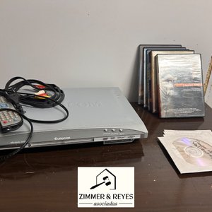 Lote siguiente: Reproductor de DVD Eurocom con Control Remoto y Películas