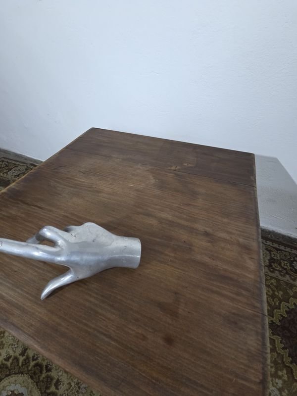 Antigua cajonera de madera con detalles de plata - imagen 8