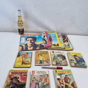 L 368 - Lote De Varias Unidades - Atractivo lote de revistas 'Deportes' con tematica futbolistica y diversos libros de bolsillo con historias de aventura y del oeste, ideal para coleccionistas y lectura casual - imagen 1