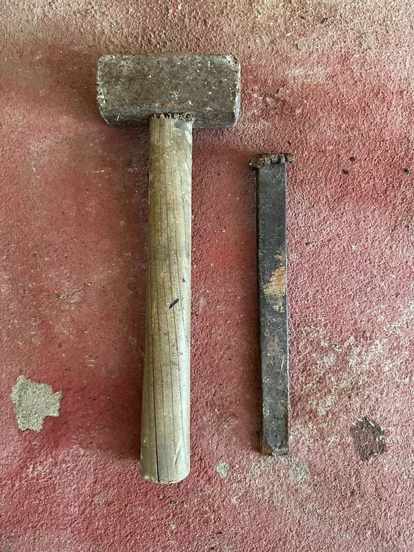 Lote siguiente: Sledgehammer y file para trabajo