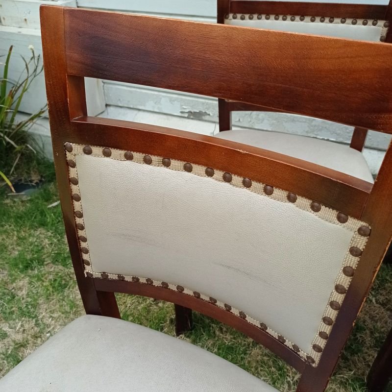 Cuatro sillas de bar de Delfino Álvarez - imagen 2