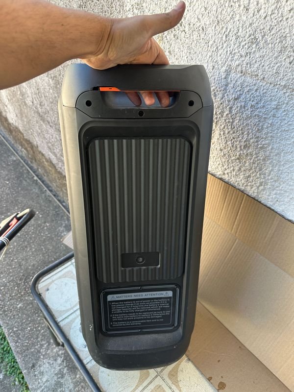 Parlante inalámbrico con Bluetooth y radio - imagen 3