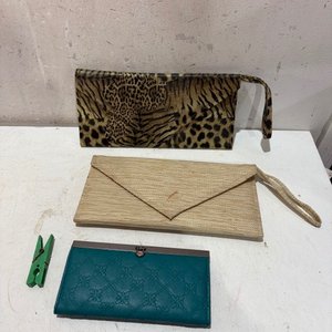 Lote siguiente: Set de 3 Carteras y Billeteras de Mujer