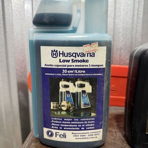Motosierra Husqvarna 236 con Lubricantes y Herramienta de Ajuste - imagen 4