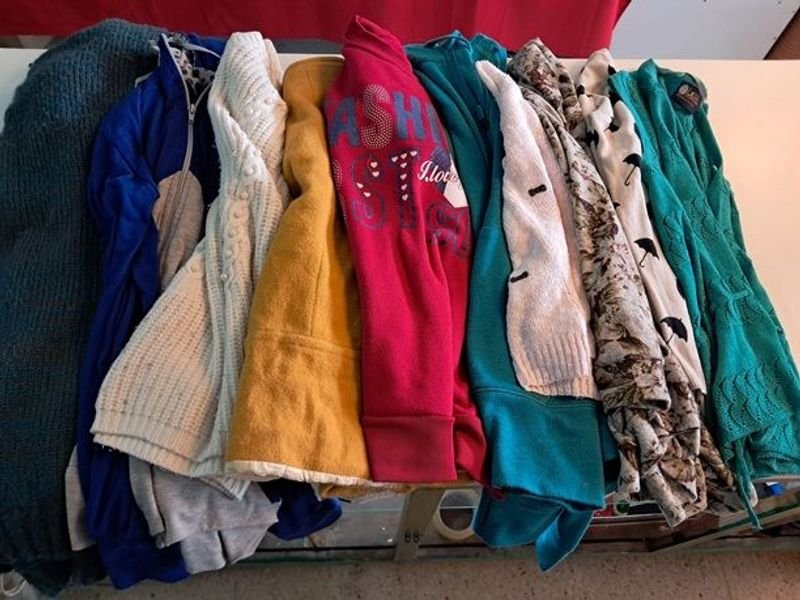 Lote siguiente: Lotes de ropa y accesorios para la temporada