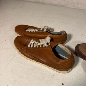 Dos Pares de Zapatos de Cuero Talle 41: Bass-Carson y Lacoste - imagen 2