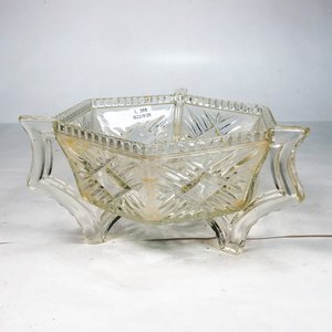Centro de mesa hexagonal de cristal tallado con tres patas - imagen 2
