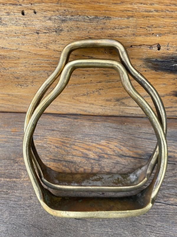 Par de estribos de bronce para caballos - imagen 1