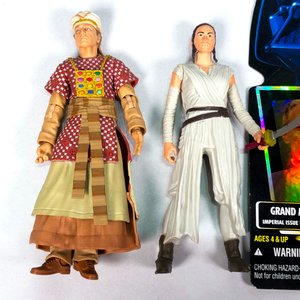 Tres Muñecos de Star Wars: Grand Moff Tarkin y Rey - imagen 3