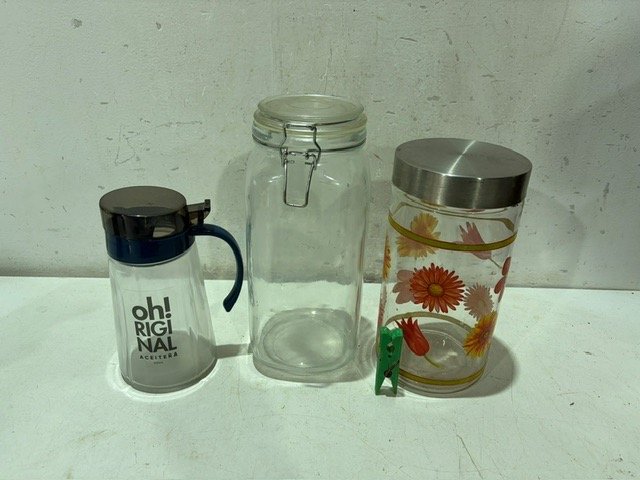 Set de 2 Bollones y Aceitera de Vidrio