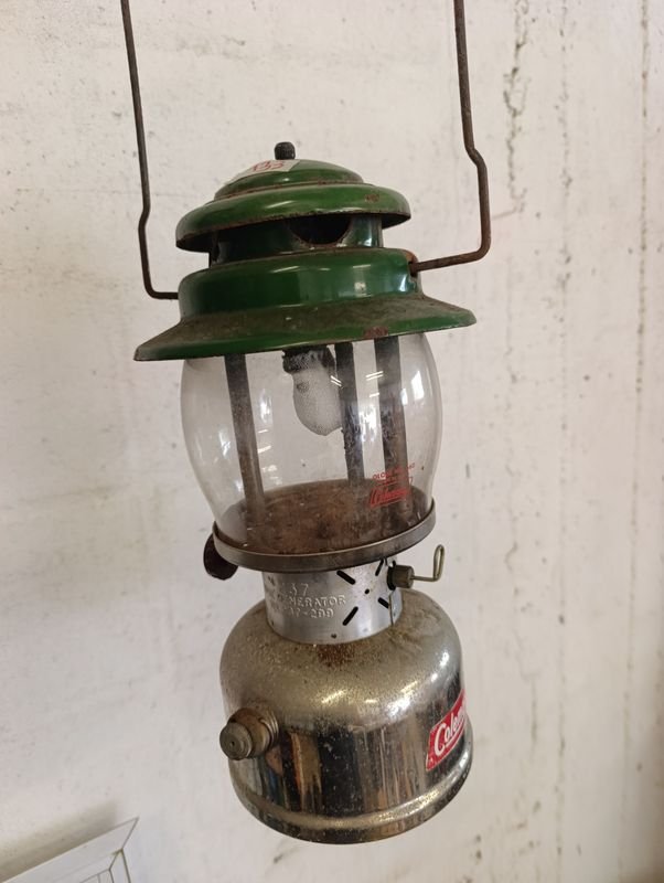 Lote siguiente: Lámpara de camping vintage Coleman