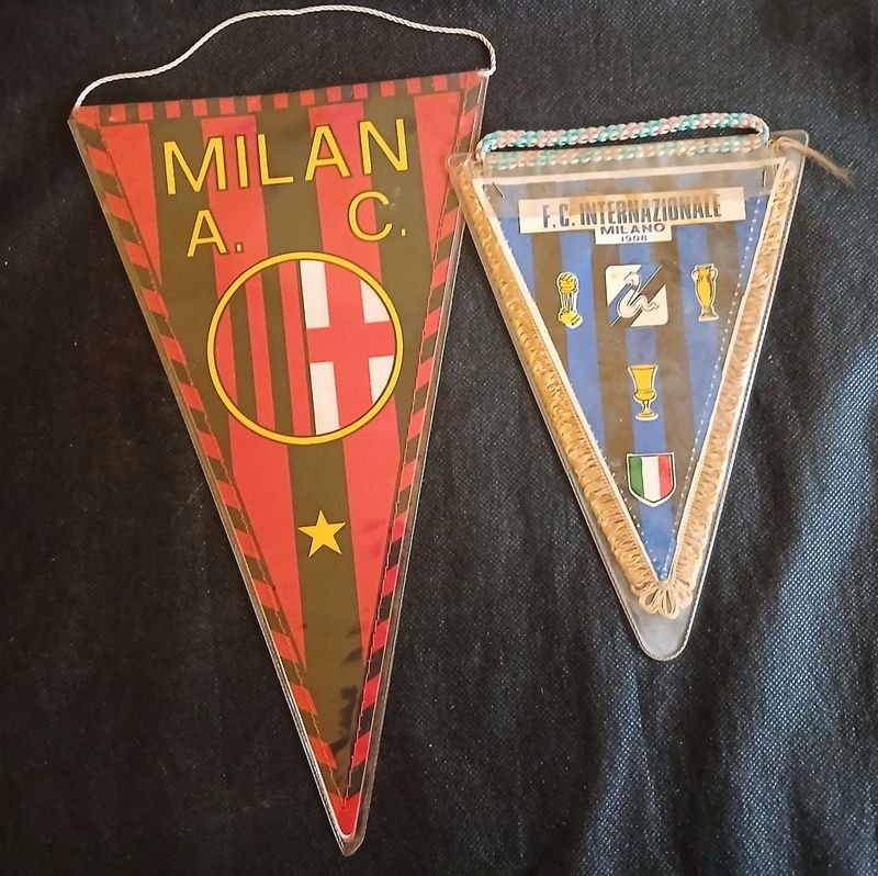Par de Banderines Vintage Fútbol Italiano: AC Milan e Inter de Milán