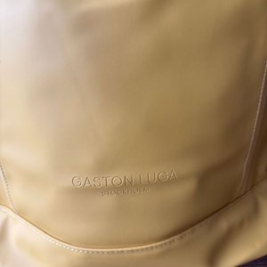 Mochila Gastón Luga Amarilla Impermeable para Notebook - imagen 2