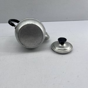 Cafetera Antigua de Aluminio con Tapa Negra - imagen 5