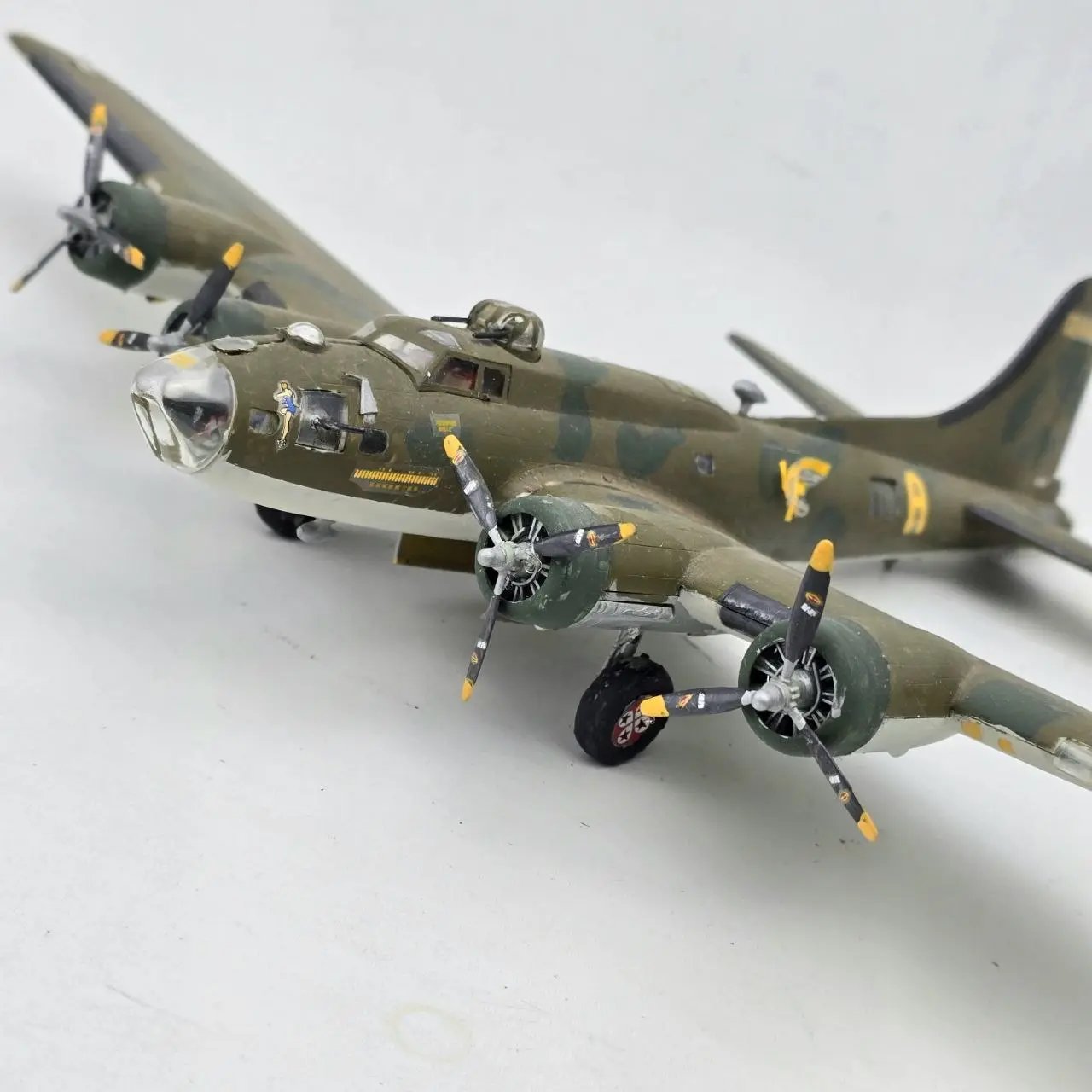 Maqueta Boeing B-17F Flying Fortress "Memphis Belle"