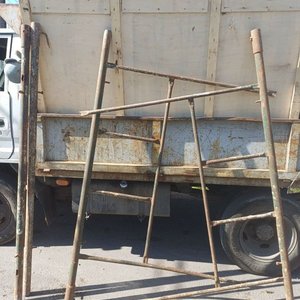 Lote de Andamios Metálicos: 5 Laterales y 12 Crucetas - imagen 6
