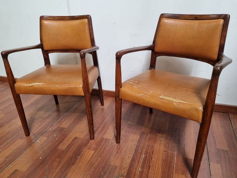 Sillas de Cuero en Buena Condición - imagen 4
