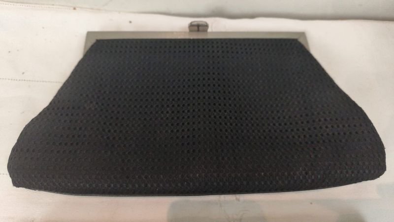 Bolsos de mano tipo clutch de tela negra - imagen 2