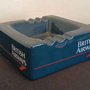Cenicero British Airways de Cerámica y Caja Metálica Marlboro - imagen 5