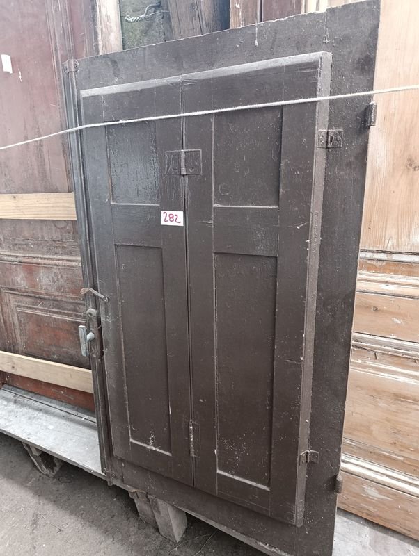 Dos Hojas de Ventana Antiguas de Madera con Postigones y Vidrio