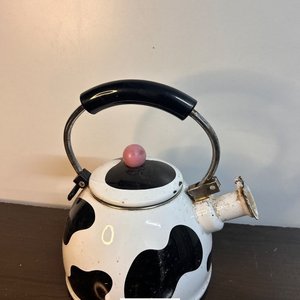Lote anterior: Caldera Esmaltada Blanca con Manchas Negras y Tapa Rosa