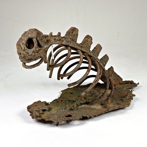 Lote siguiente: Escultura de Hierro: Esqueleto de Animal Estilizado