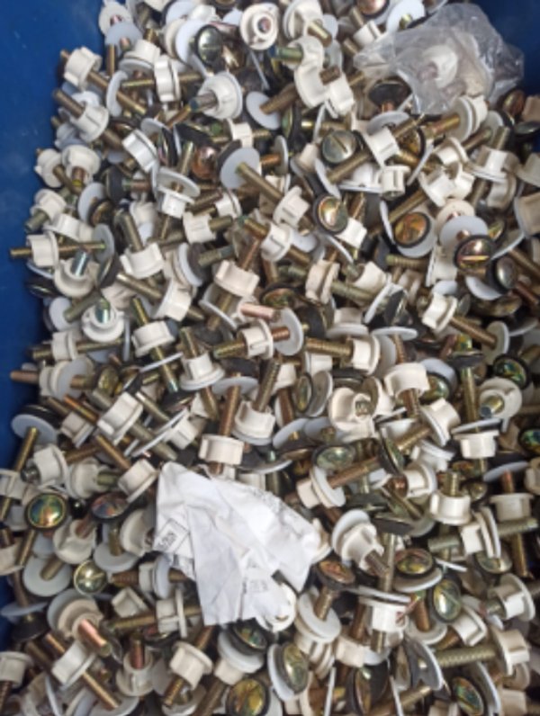 Lote de Tornillos para Cisterna de Baño - Metal y Plástico - imagen 1