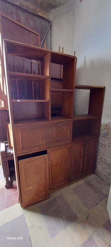 Lote siguiente: Mueble divisorio de living en madera