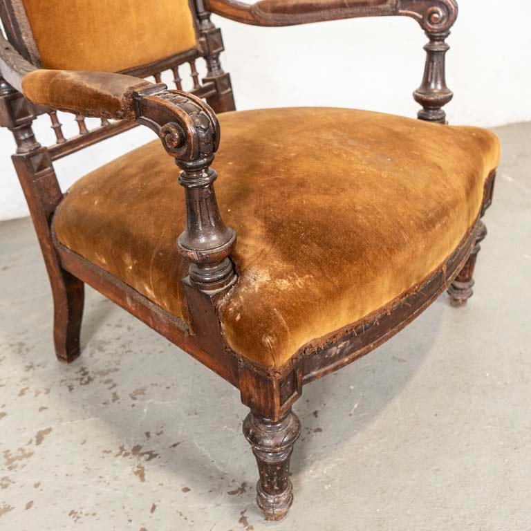 Sillón bajo estilo colonial para retapizar - imagen 3