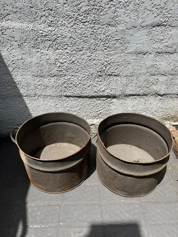 Dos Tanques de Chapa Metalica en Buen Estado