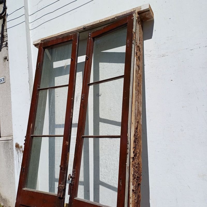 Puerta de cedro con vidrio y marco, excelente condición - imagen 3