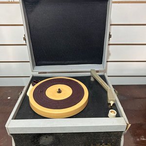 Lote anterior: Tocadiscos Portátil Vintage Lyon