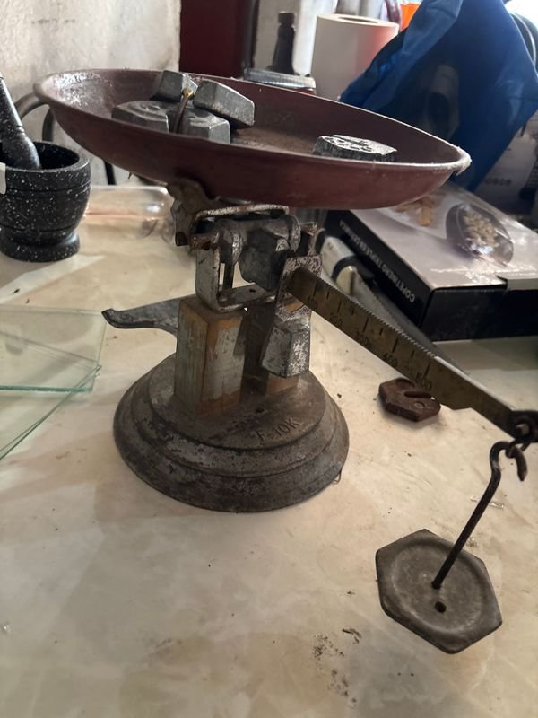Balanza antigua para venta en subasta