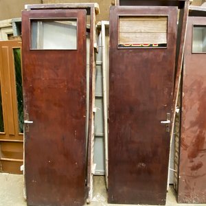Dos Puertas de Madera y Vidrio con Marco Lustre Oscuro - imagen 1