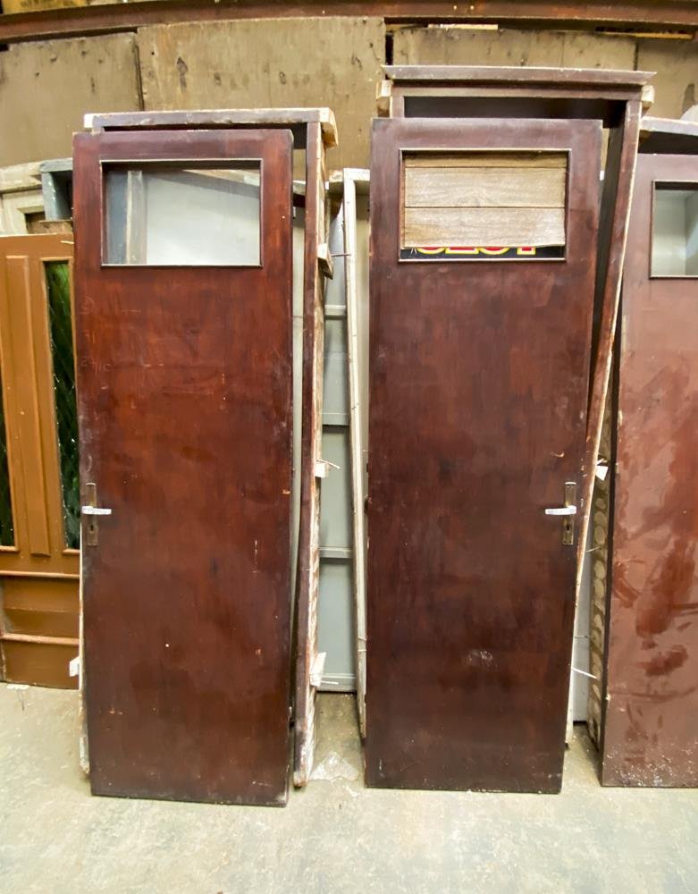 Dos Puertas de Madera y Vidrio con Marco Lustre Oscuro