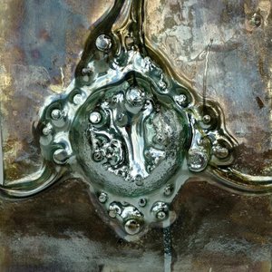 Águeda Dicancro Obra Abstracta en Vitrofusión con Relieves y Tonos Espejados - imagen 4