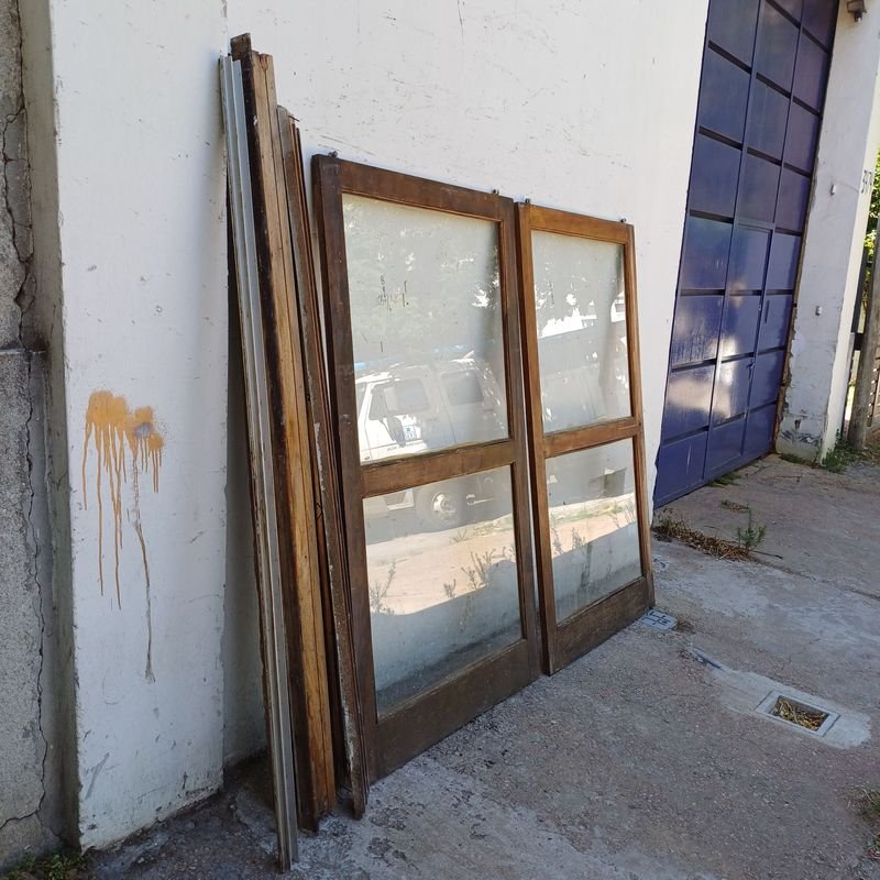 Puerta de madera con ventanas y marco desmontable - imagen 3