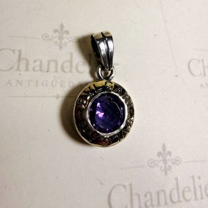 Lote anterior: Dije Circular con Piedra Violeta Facetada y Grabado