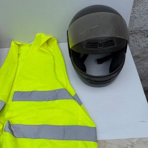 Dos Cascos de Moto y Chaleco Reflectivo Talle XXXL - imagen 3