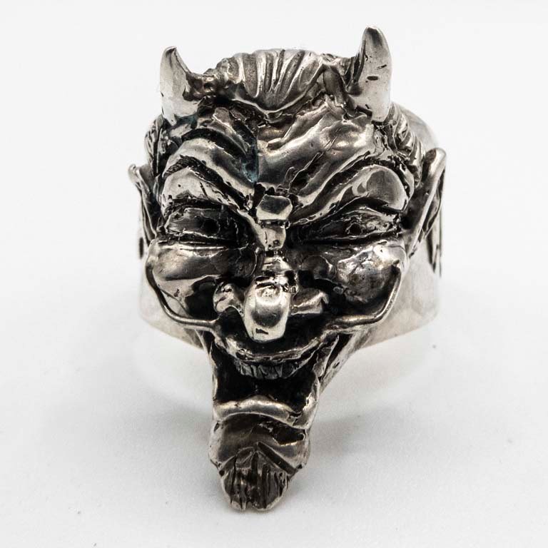 Anillo de Plata con Diseño de Demonio