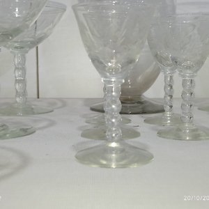 Juego de Cristalería y Vasos: Licorera, Copas y Vasos Bajos - imagen 6