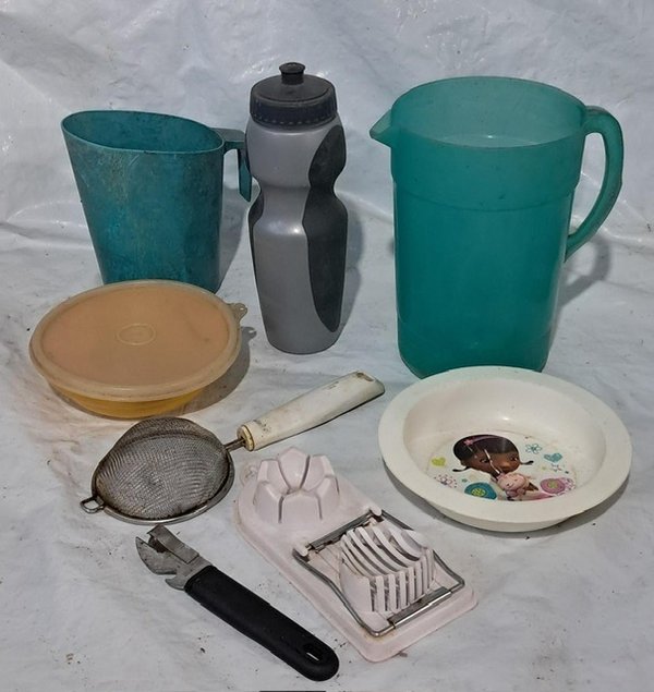 Varios Utensilios y Recipientes de Cocina